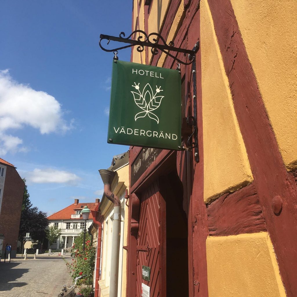 nittonarton Vädergränd 4 logotype